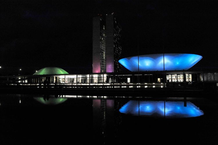 O Palácio do Congresso Nacional ganha iluminação especial para chamar a atenção para o Dia Mundial das Doenças Raras