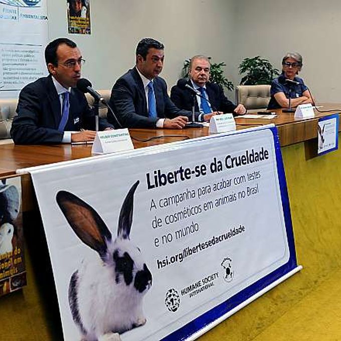 Ato Público Câmara dos Deputados pelo fim da experimentação animal para cosméticos: LIBERTE-SE DA CRUELDADE!