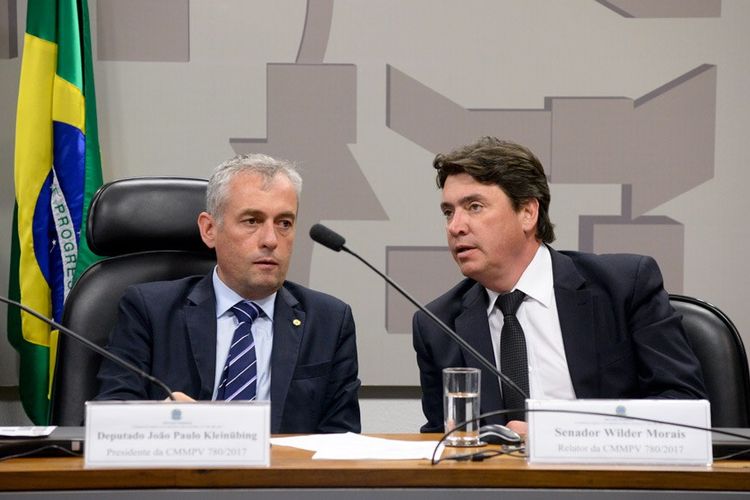 Presidente da Comissão Mista da MP 780/2017, deputado João Paulo Kleinübing, e o relator da MP, senador Wilder Morais