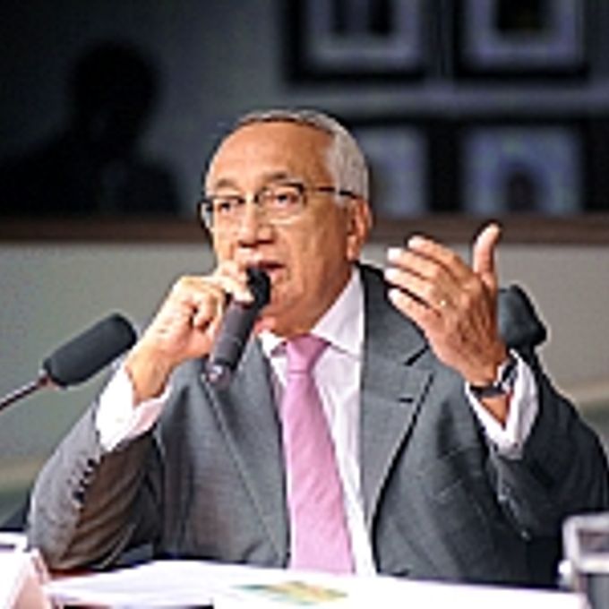 Audiência pública sobre os Planos e Programas do Ministério do Turismo para o ano de 2013. Ministro do Turismo, Gastão Vieira