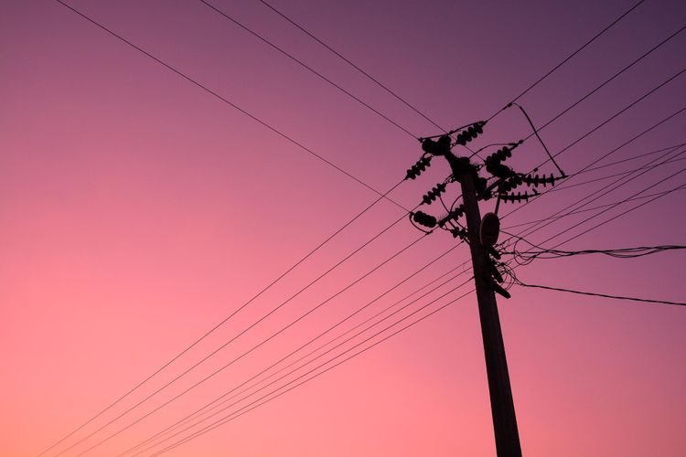 Energia - elétrica - fiação cabos roubo de eletricidade fios infraestrutura