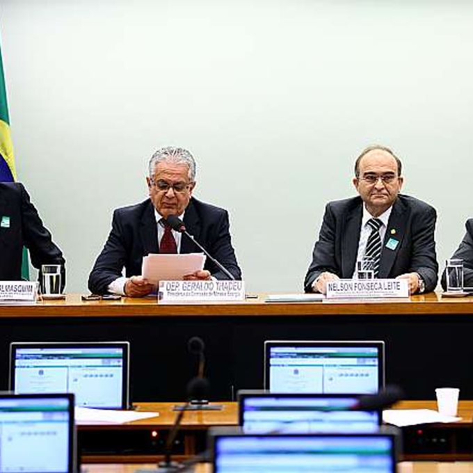 Audiência pública para discutir a crise no sistema elétrico brasileiro e suas consequências para o desenvolvimento do País