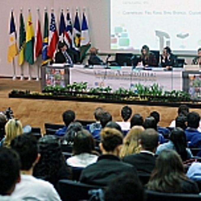 Simpósio. Tema: Amazônia – uma visão jovem para o futuro sustentável da região