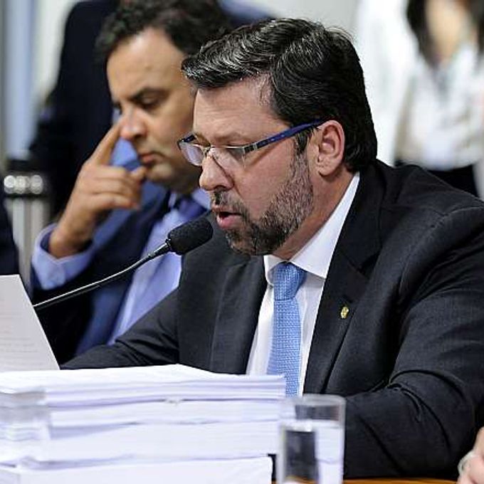 Dep. Carlos Sampaio (PSDB-DF) apresenta relatório paralelo da oposição na Comissão Parlamentar Mista de Inquérito (CPMI) da Petrobras