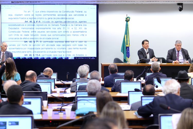 Reunião ordinária para votação do parecer do relator, dep. Arthur Oliveira Maia (PPS-BA)