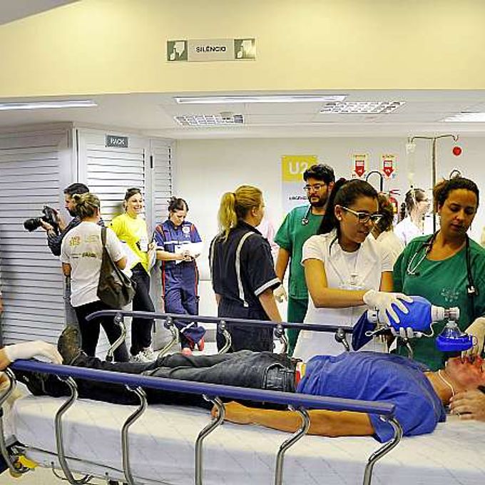 Enfermeiros - Hospital - Pronto atendimento - Saúde - Emergência - SUS