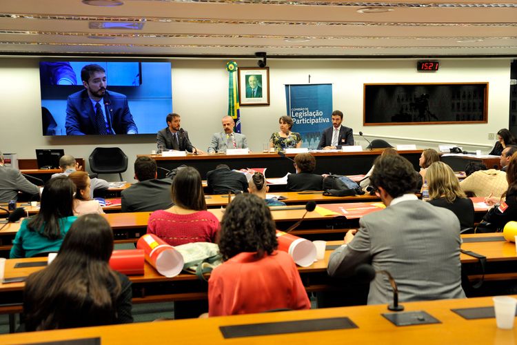 Audiência pública das comissões de Legislação Participativa (CLP) e de Direitos Humanos e Minorias (CDHM) para debater a incorporação de novos medicamentos para tratamento de pessoas vivendo com HIV/Aids no Brasil