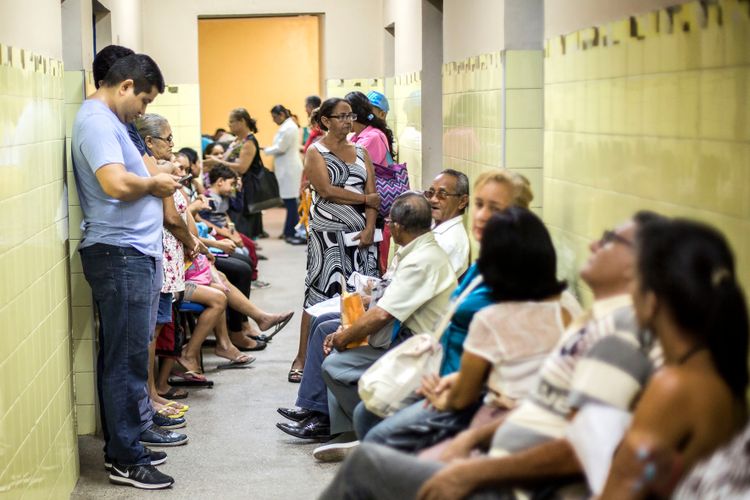 Saúde - hospitais - atendimento médico espera fila caos serviços públicos