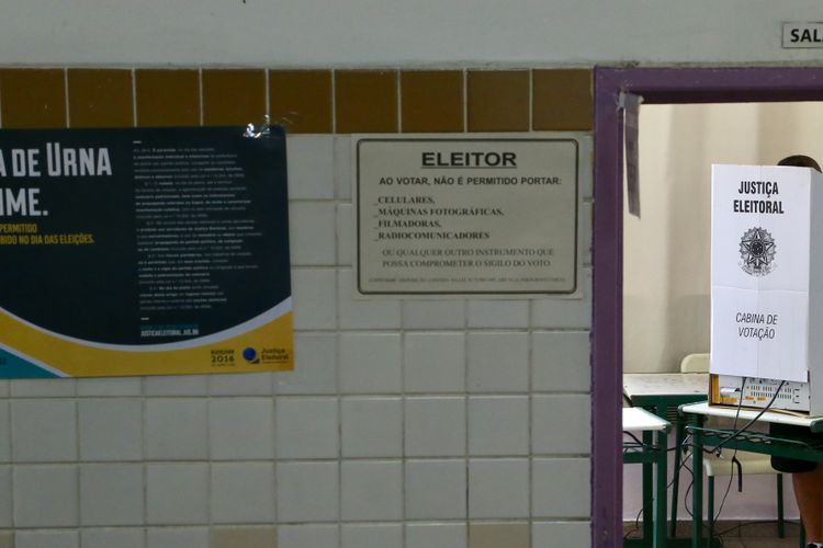 Justiça Eleitoral - Eleições 2016 - votação em urna eletrônica em São Paulo