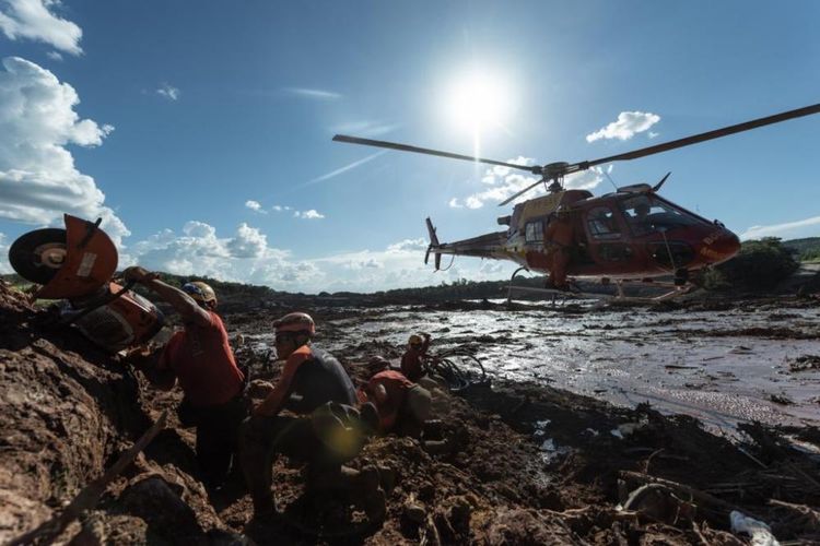 Cidades - catástrofes - Brumadinho resgate bombeiros desastres ambientais lama mineração Vale acidente rompimento barragem