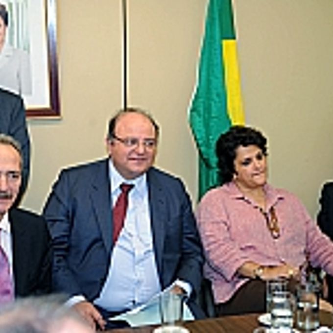Reunião sobre Código Florestal - Nelson Marquezelli, relator Aldo Rebelo, líder Cândido Vaccarezza, ministra Izabella Teixeira e líder do PT, Paulo Teixeira.