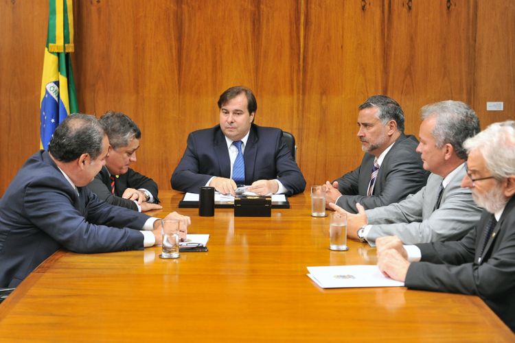 Presidente da Câmara dep. Rodrigo Maia (DEM-RJ) se reúne com deputados da minoria