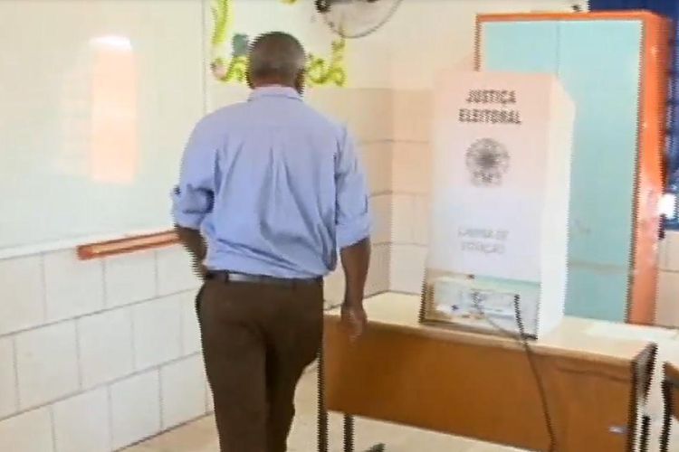 Política - eleições - urna de votação eleitores voto eletrônico