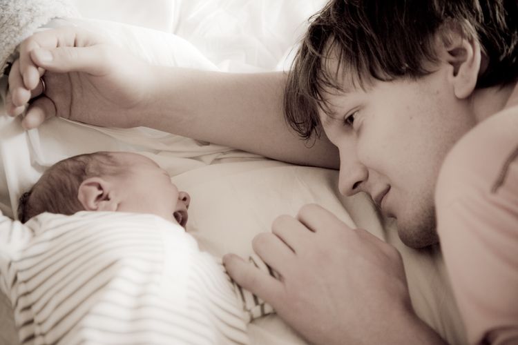 Família - geral - paternidade licença-paternidade pai filho bebê criança nascimento