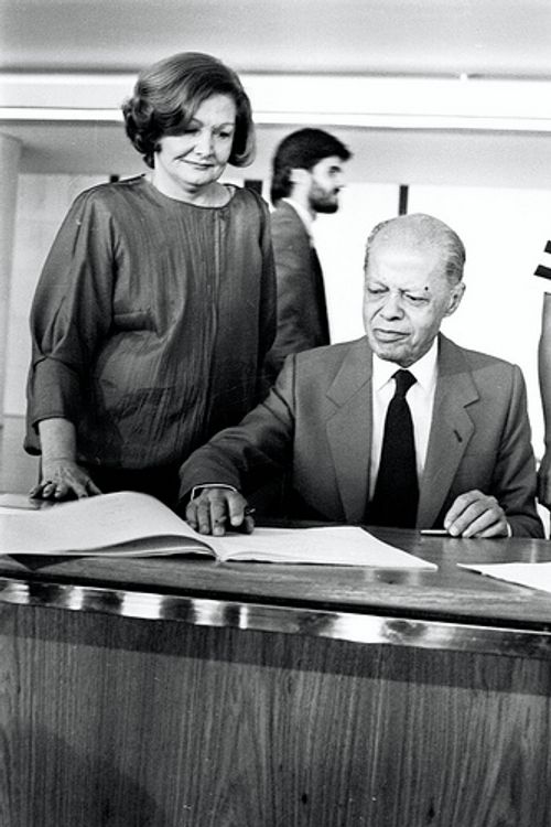 Senador Nelson Carneiro e esposa, durante assinatura da Constituição de 1988