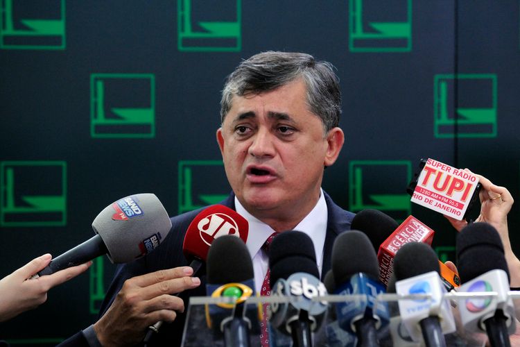 Líder do Governo na Câmara, dep. José Guimarães (PT-CE) concede entrevista