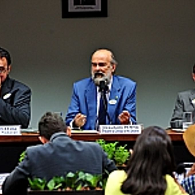 Audiência pública sobre o uso do bioma caatinga, em comemoração ao Dia Nacional da Caatinga. Mesa (E/D): deputados Amaury Teixeira (PT-BA); Penna (PV-SP), presidente da CMADS; e Antonio Bahlmann (PSB-CE)