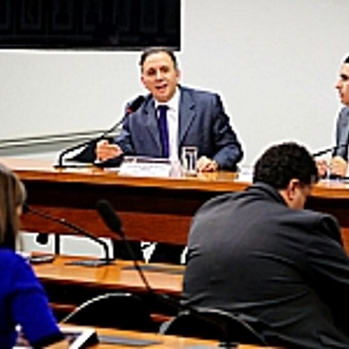 Aguinaldo Velloso Borges Ribeiro (ministro das Cidades) e dep. Domingos Neto (PSB-CE - autor do requerimento)