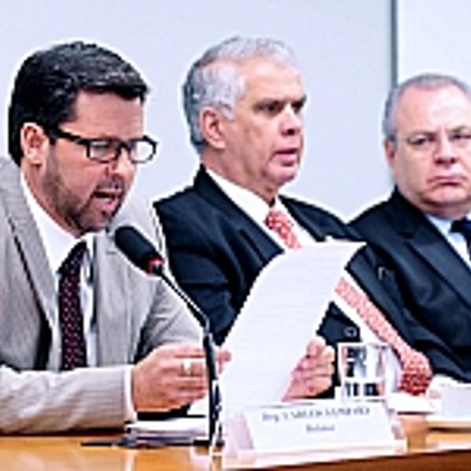 Dep. Carlos Sampaio (do PSDB-SP, relator do COETICA) faz a leitura do parecer referente às apresentações nº 01 de 2011 e nº 05 de 2011, em desfavor da dep. Jaqueline Roriz (PMN-DF)