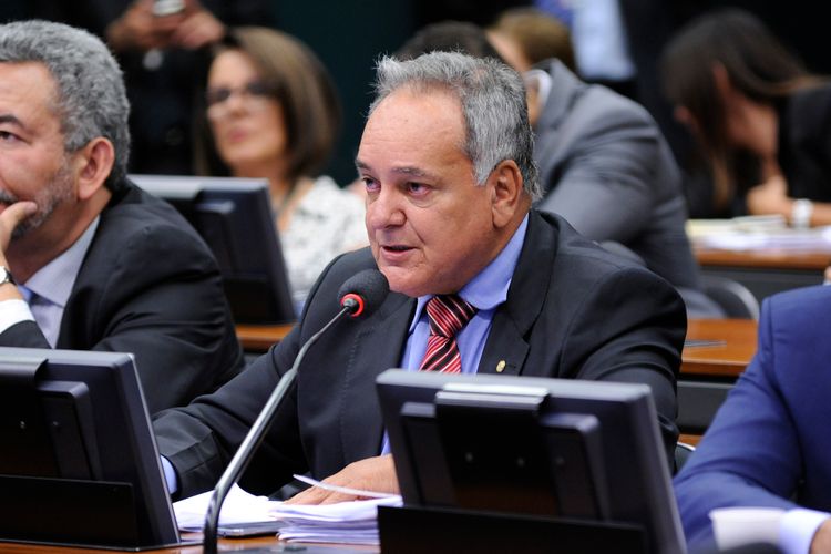 Reunião para votação do relatório final, apresentado pelo dep. José Rocha (PR-BA). Dep. Edio Lopes (PMDB-RR)