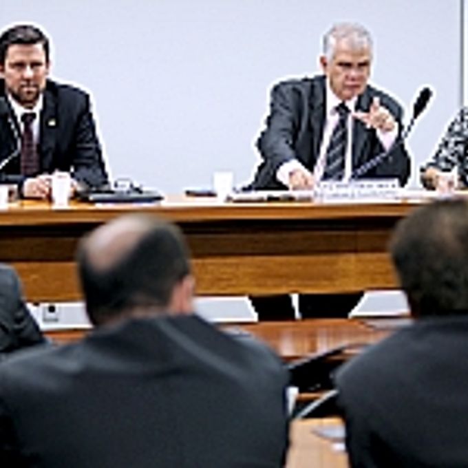 Dep. Carlos Sampaio (relator do Conselho de Ética), dep. José Carlos Araújo (presidente do Conselho de Ética) e secretária