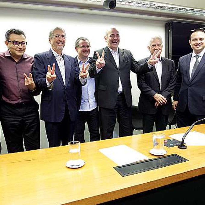Reunião de bancada do PSB, Candidato Júlio Delgado recebe apoio do PSDB, PV e PPS