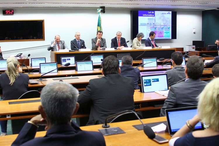 Audiência pública sobre o contencioso entre a Organização Mundial do Comércio (OMC) e o Brasil sobre a política industrial do país, incluindo a Lei de Informática