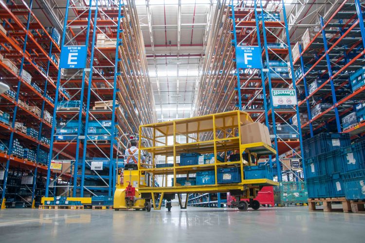 Economia - Indústria - logística distribuição fábrica produção