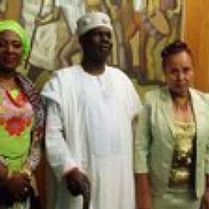 Rei da Nigéria discute com parlamentares como melhorar a qualidade de vida dos povos tradicionais