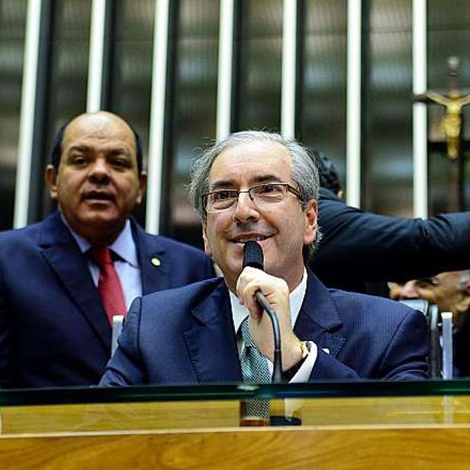 Ao centro, dep. Eduardo Cunha (PMDB-RJ) faz seu primeiro discurso como novo presidente da Câmara