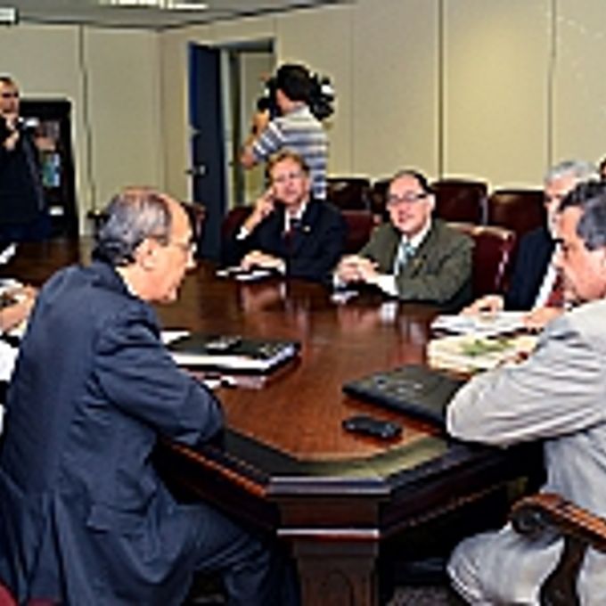 Deputados membros da CPI Tráfico de Pessoas reunidos com o ministro da justiça José Eduardo Cardozo