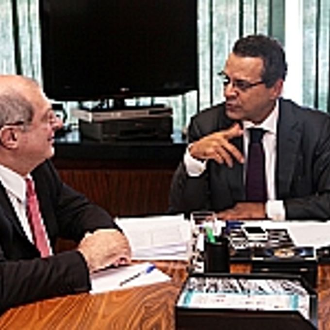 Presidente da Câmara Henrique Eduardo Alves reunido com Paulo Bernardo (ministro das Comunicações)