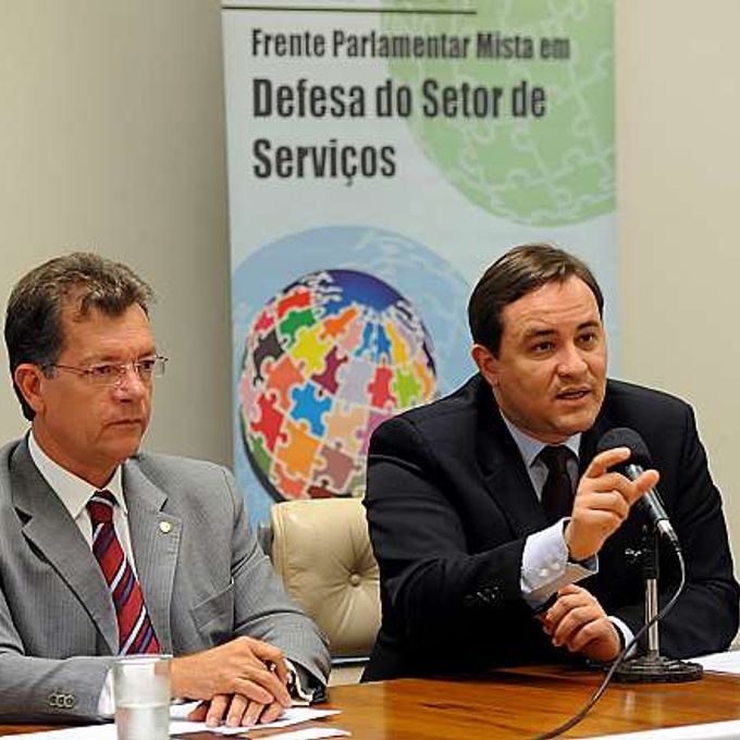 Reunião de trabalho para discutir os trabalhos da frente. (E) Dep. Laercio Oliveira (SDD-SE) e Secretário de Comércio e Serviços do Ministério do Desenvolvimento, Indústria e Comércio Exterior (MDIC), Humberto Ribeiro