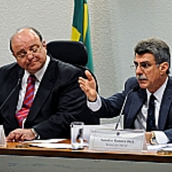 Reunião para apresentação da proposta para regulamentação da Emenda Constitucional nº 72 de 2013. Presidente da comissão, dep. Cândido Vaccarezza (PT-SP) e relator da comissão, sen. Romero Jucá (PMDB-RR)